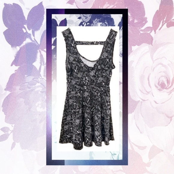 Hot Topic scoop-neck mini dress - Picture 2 of 2